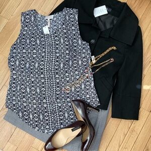NWT Laundry By SHELLI SEGAL Los Angeles. Black/White print Blouse 
size XS
